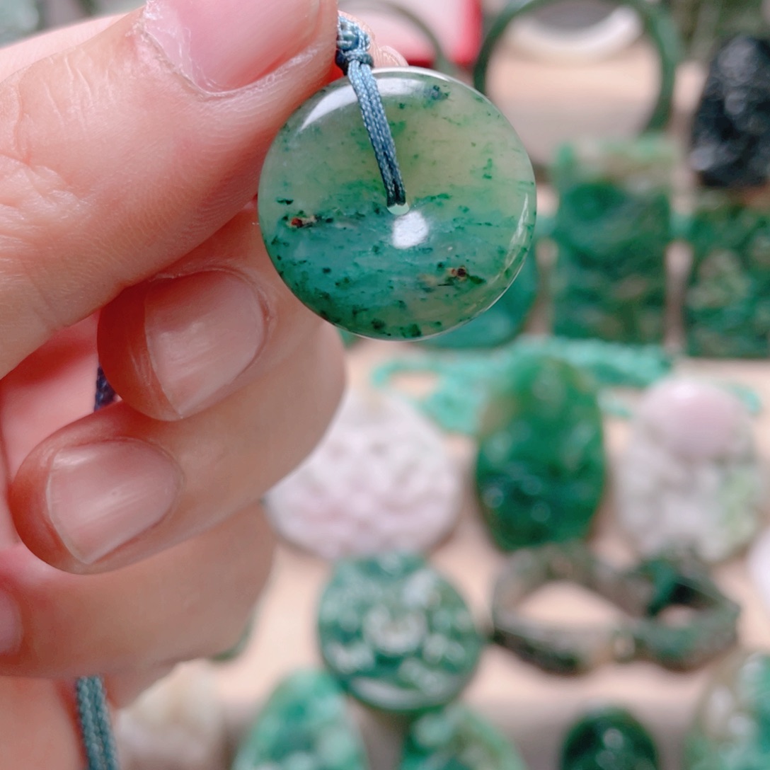 独山玉未镶嵌颈饰