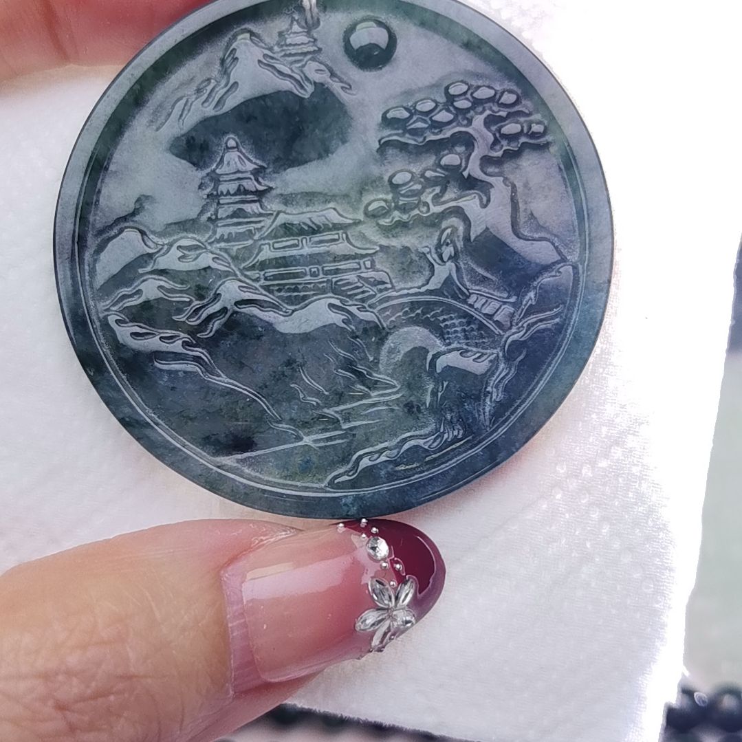 翡翠颈饰未镶嵌天然的A货翡翠