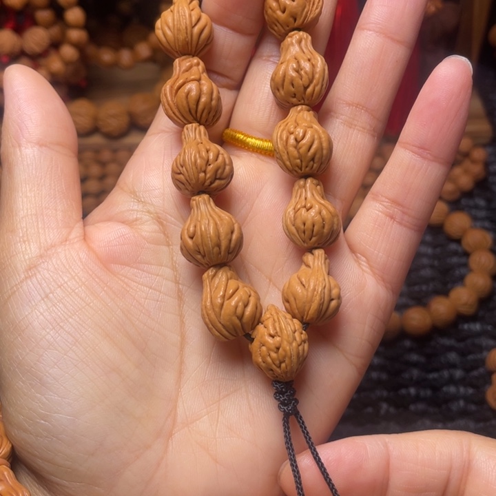 木质类龙纹桃枭挂件