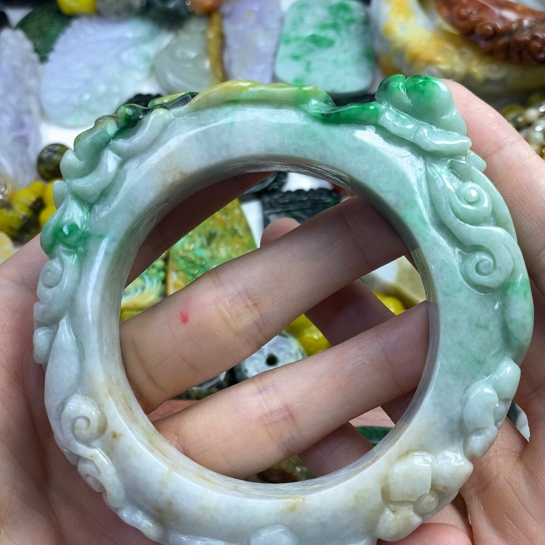 翡翠未镶嵌颈饰普***室