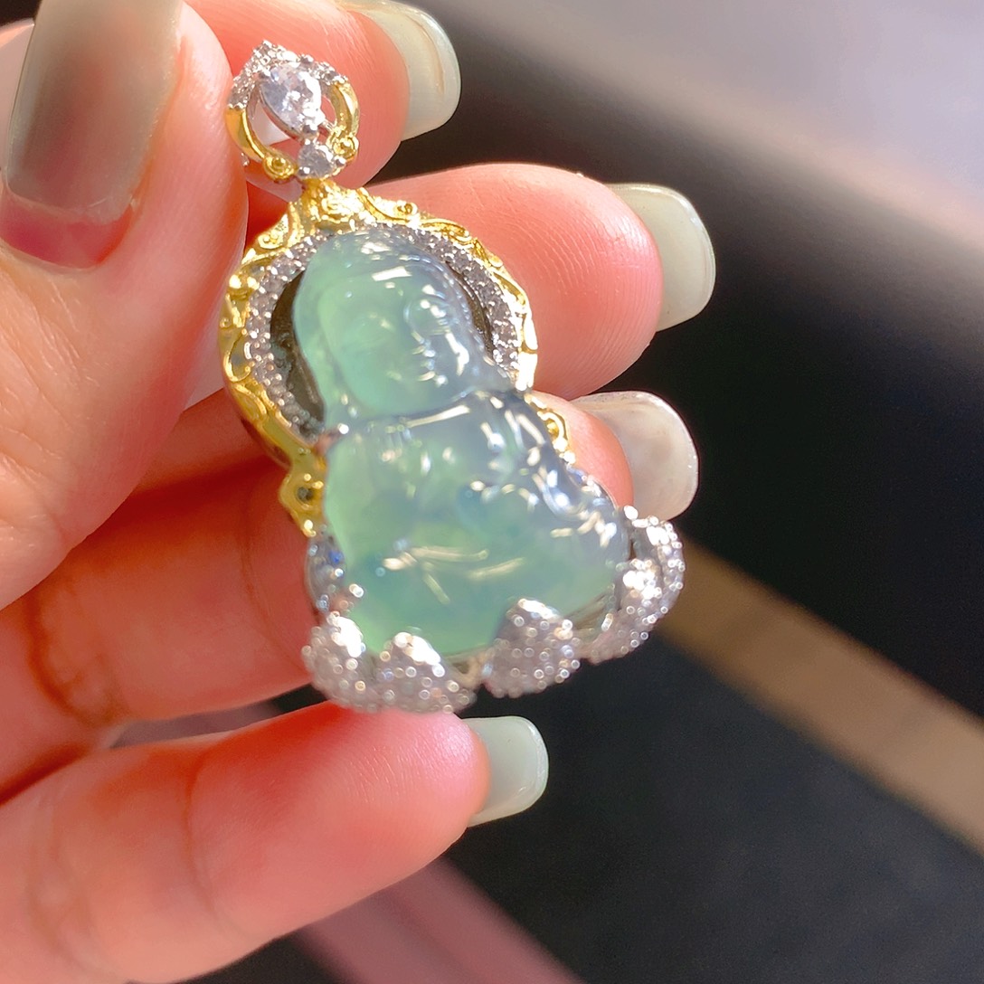 翡翠颈饰未镶嵌翡翠