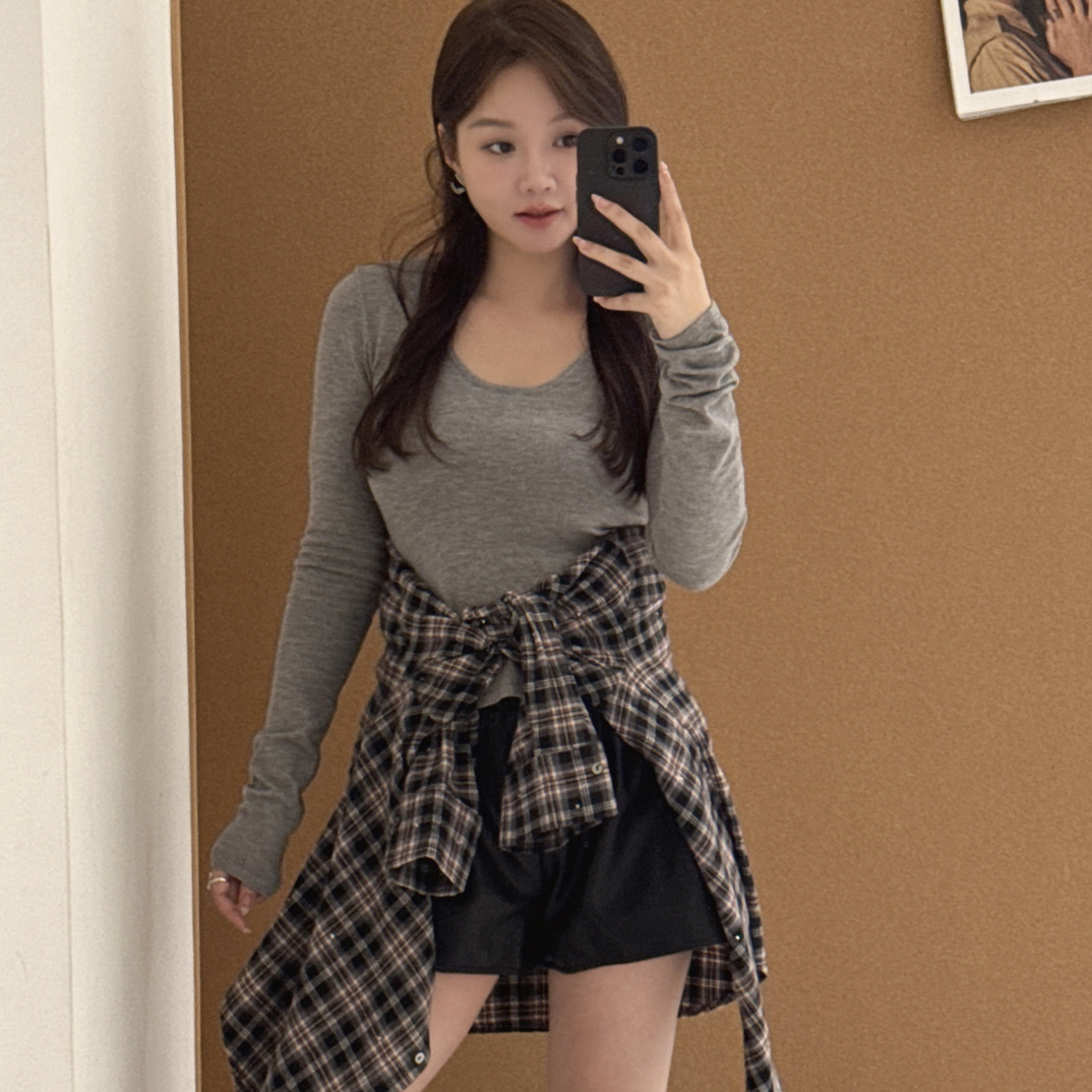 简约u领羊毛上衣