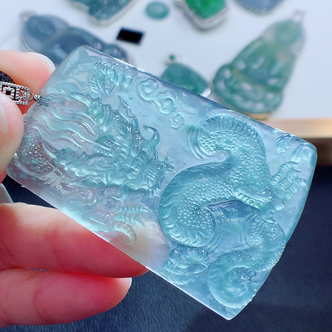 翡翠颈饰18K金镶嵌翡翠