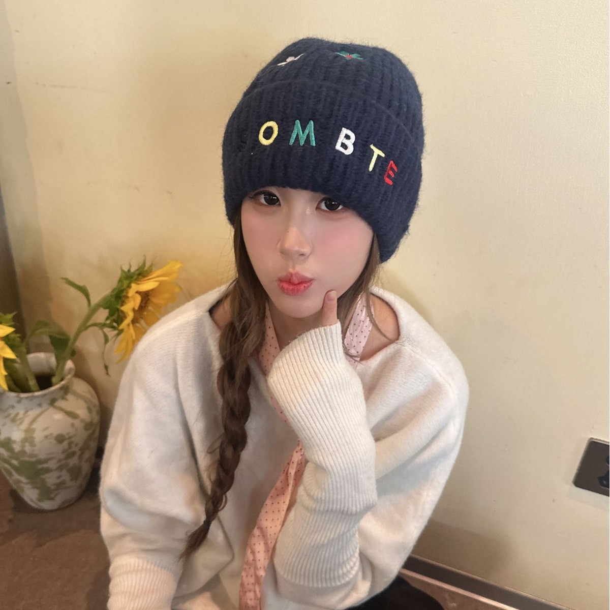 YM001冬款毛线针织绣花保暖韩系女针织帽字母百搭毛线帽显脸小新