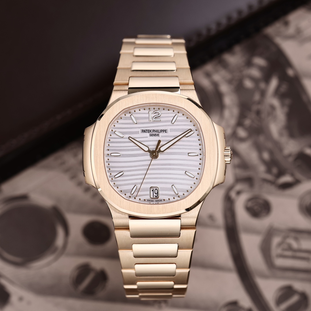 99新 Patek Philippe/百达翡丽 7118R白盘 35mm 2025年12月保卡