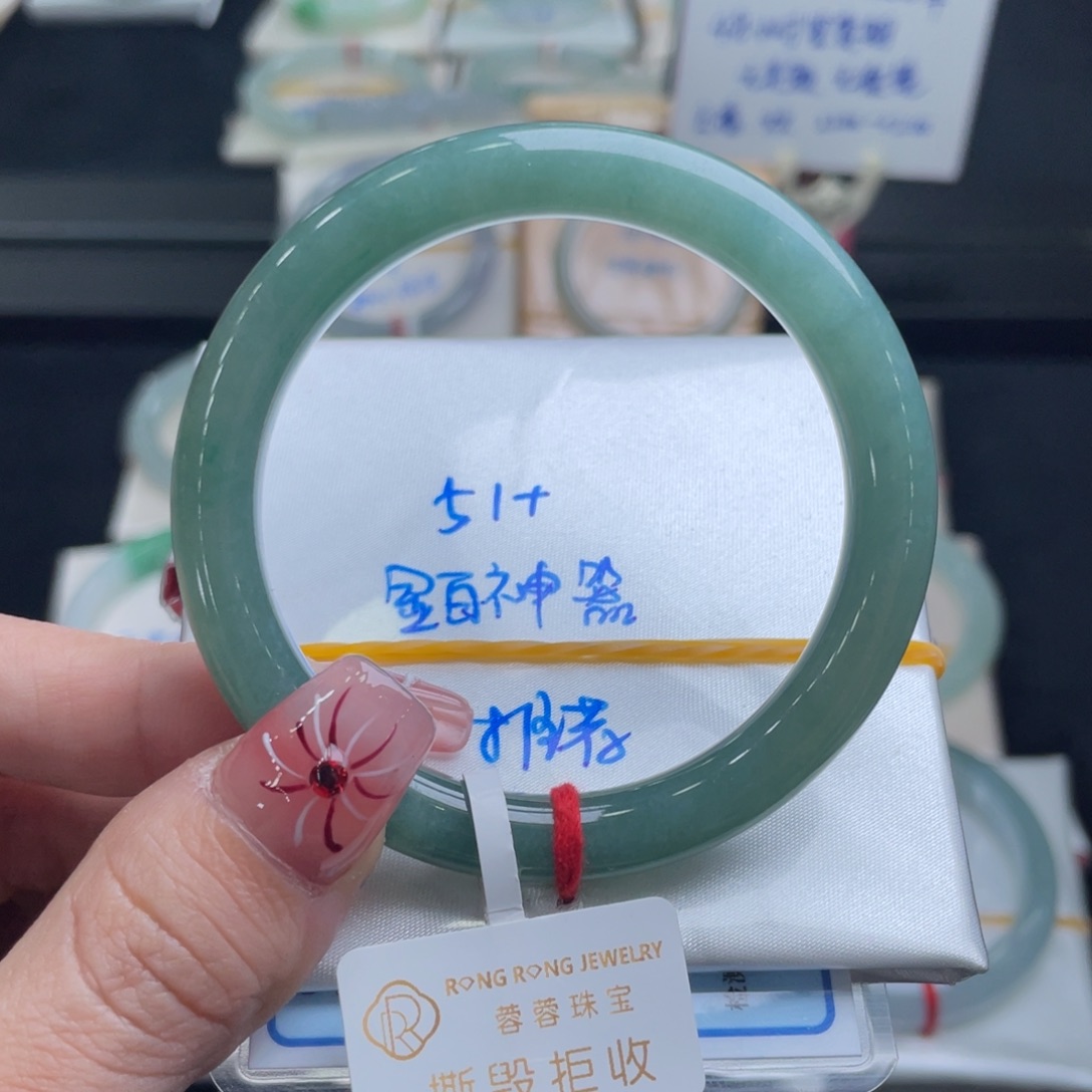 翡翠手镯未镶嵌翡翠手镯