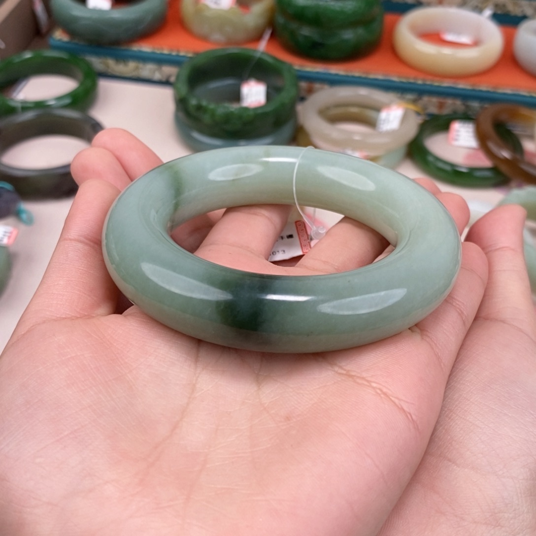 虚***妄和田玉未镶嵌手镯