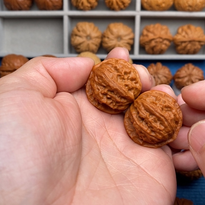 文玩核桃把件蝴蝶龙脊