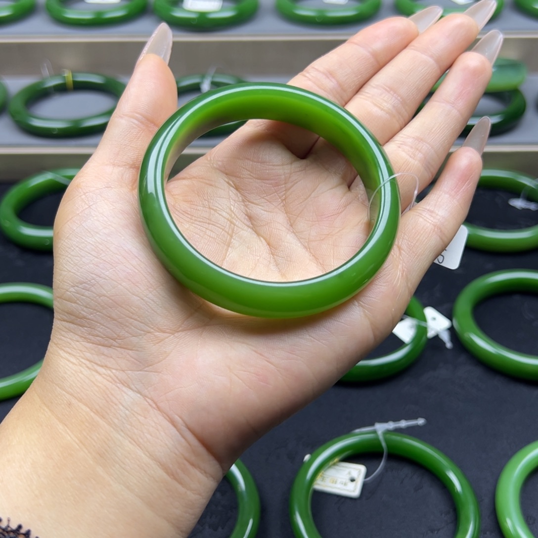 和田玉（碧玉）未镶嵌手镯