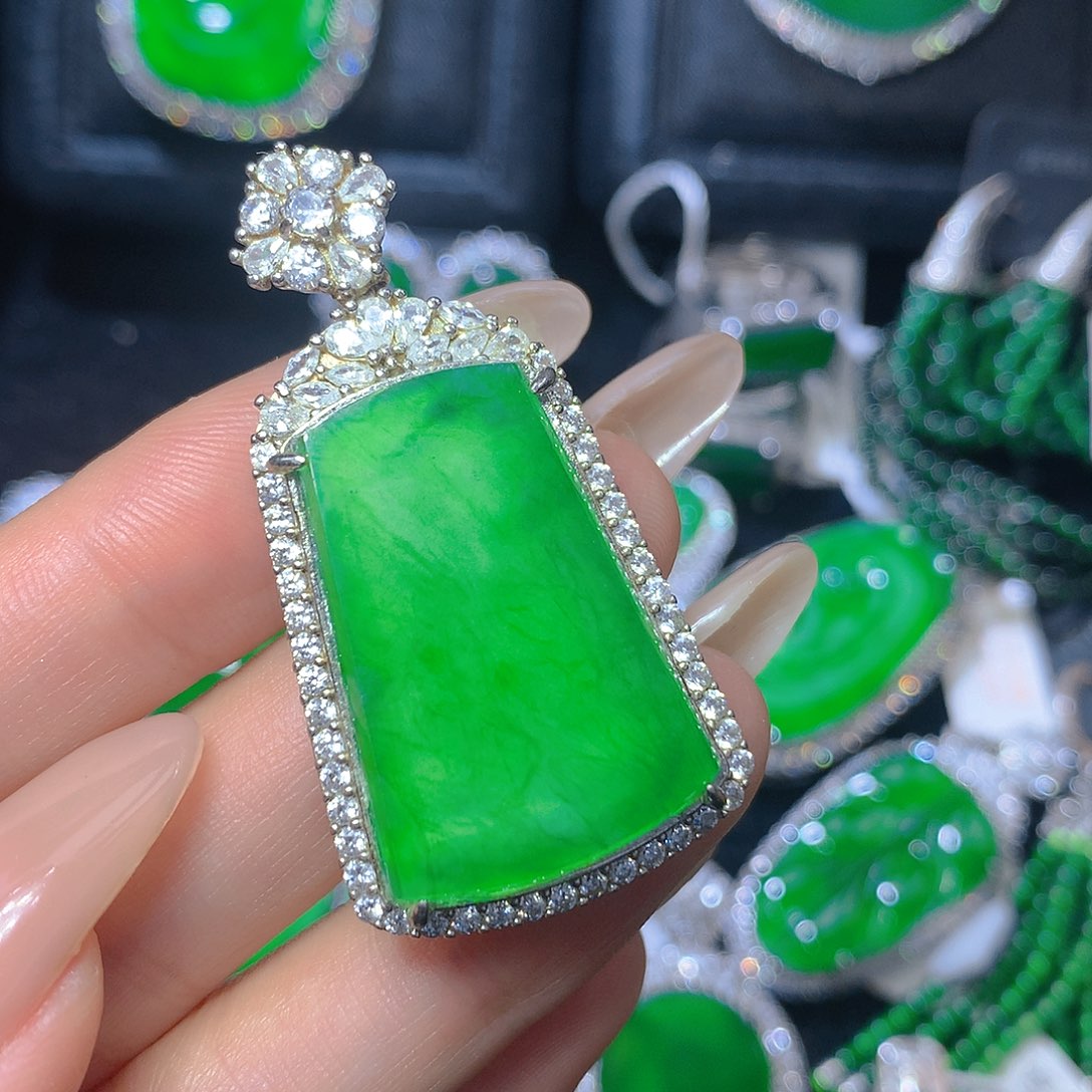 翡翠颈饰银S925镶嵌翡翠