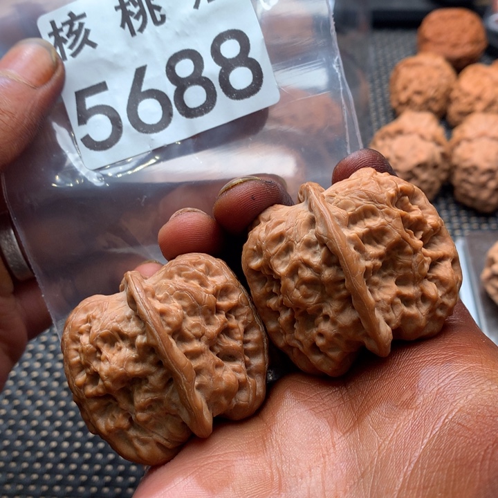 文玩核桃吊坠金钟