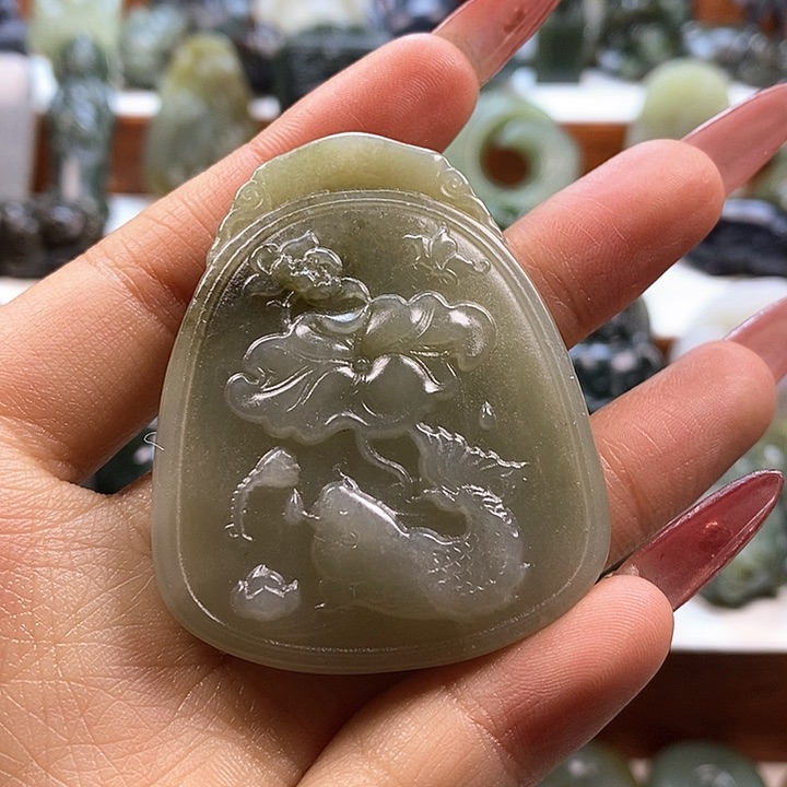 和田玉颈饰未镶嵌小*！