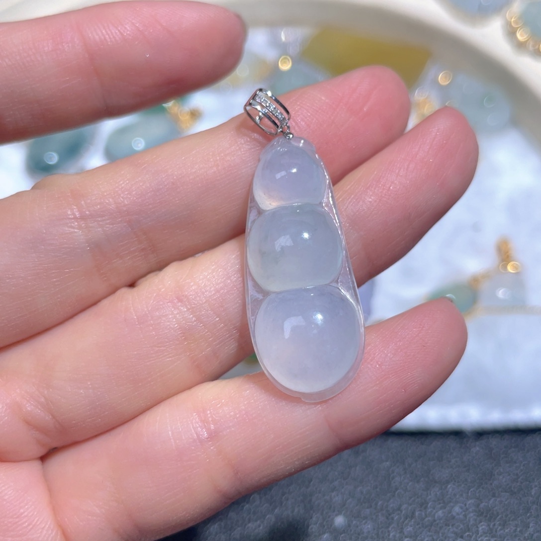 翡翠颈饰18K金镶嵌翡翠