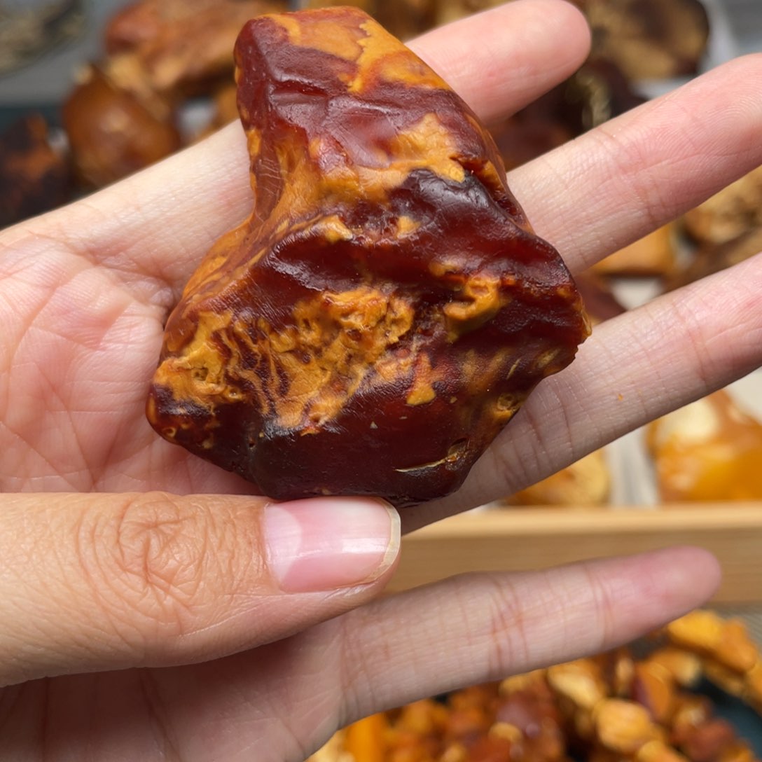 琥珀珠宝奇石未镶嵌