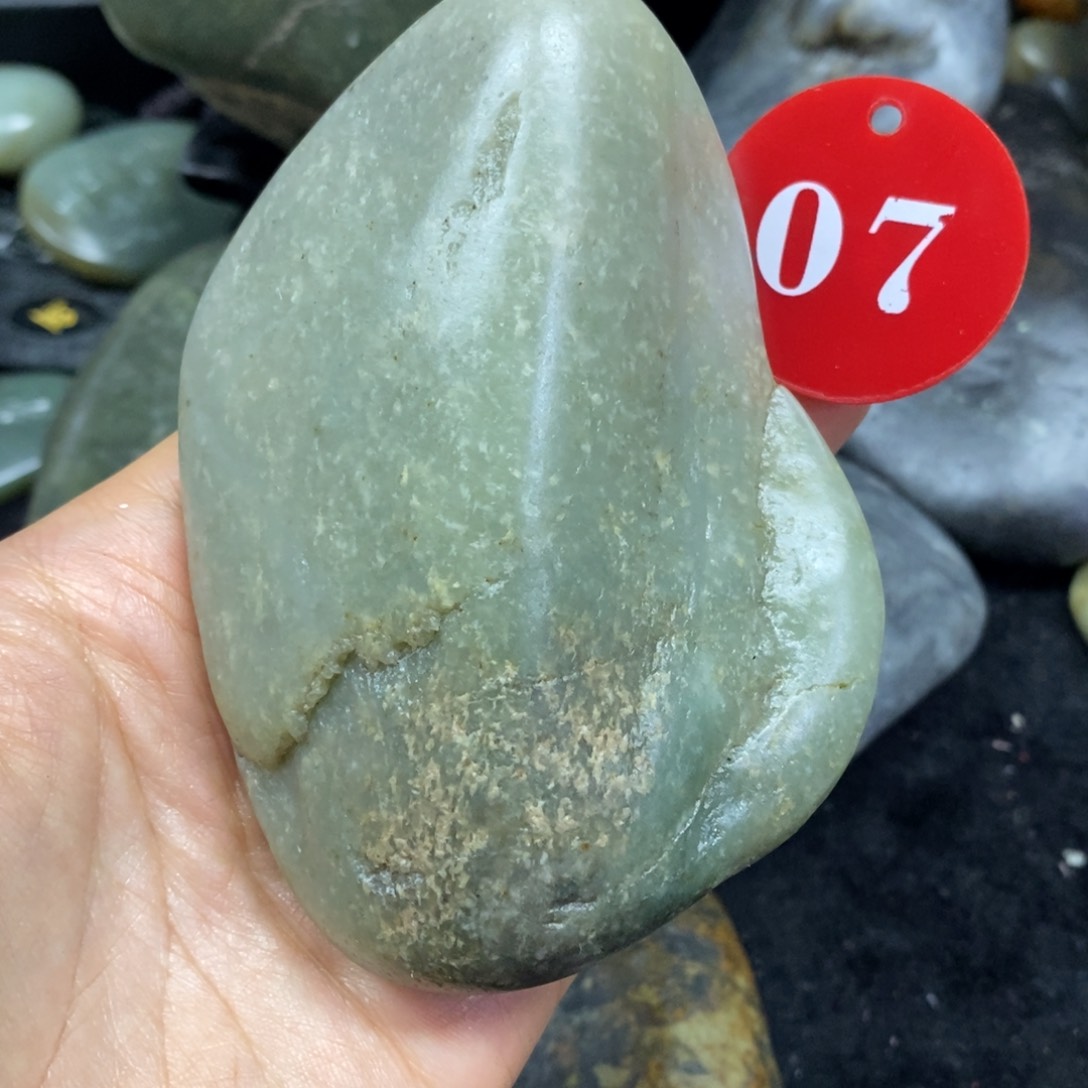 颈饰未镶嵌和田玉（糖玉）