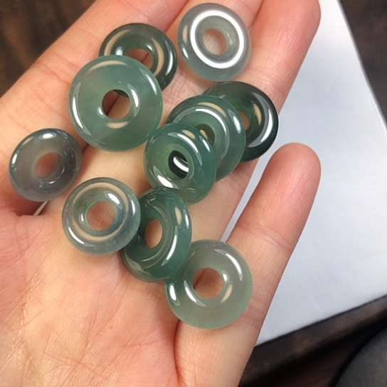 翡翠未镶嵌颈饰缅甸A货，每天下午1点半开播