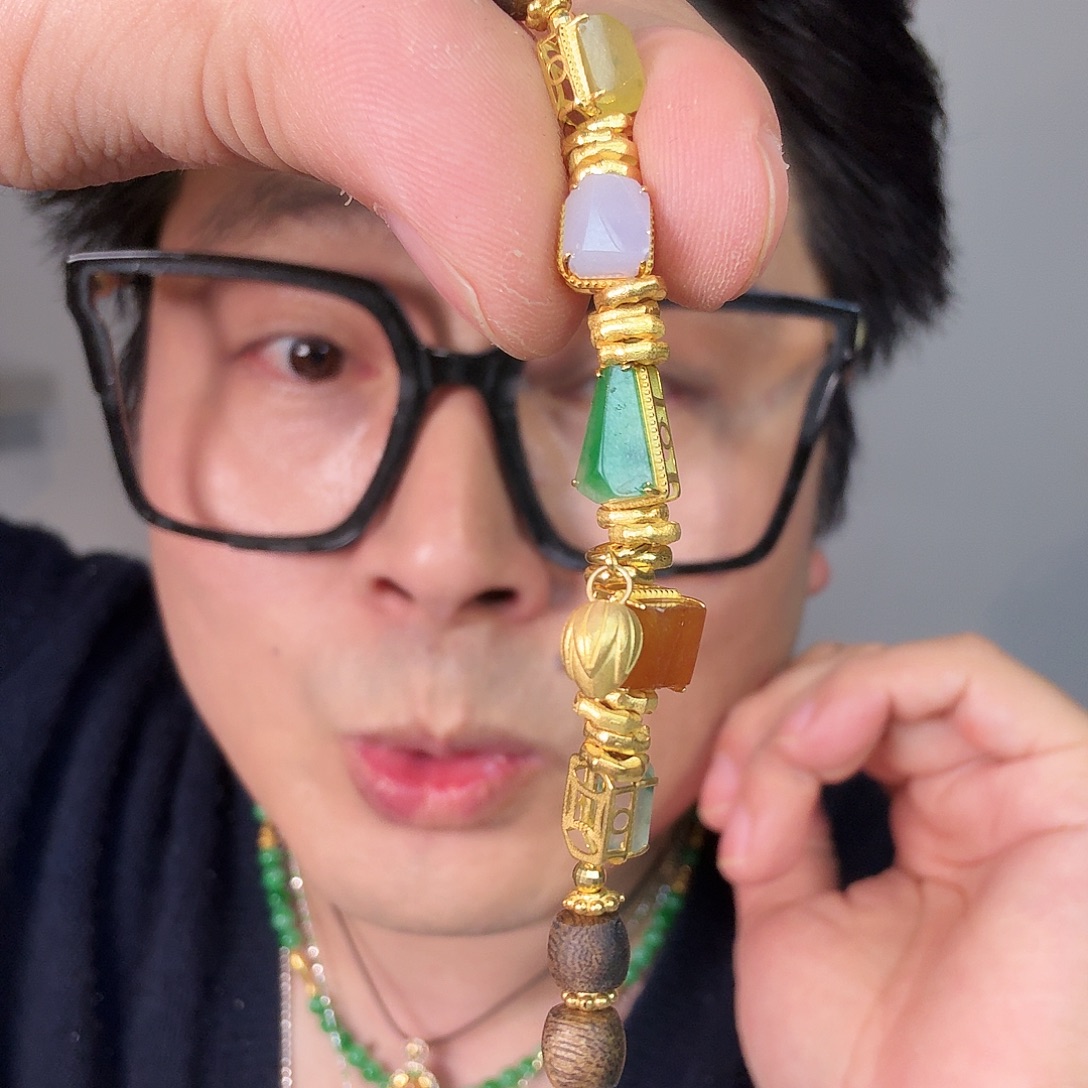 意***林翡翠18K金镶嵌颈饰一件