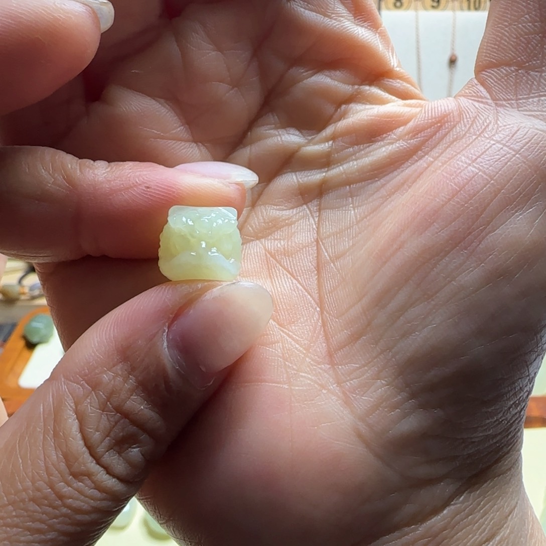 和田玉颈饰未镶嵌詩*。