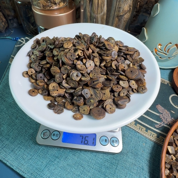 小***哥木木手工艺品绿棋红骨凹身散片珠76克