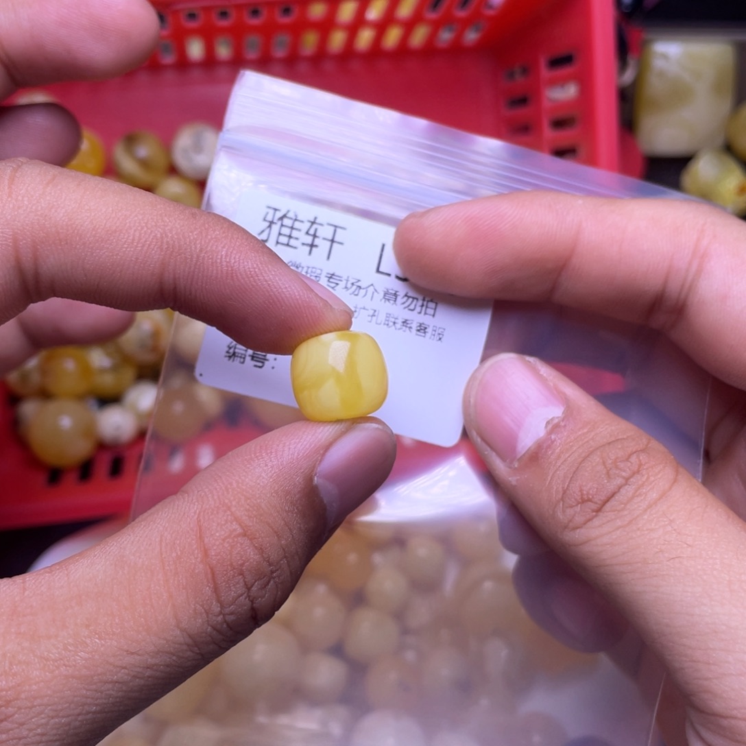 琥珀未镶嵌珠宝奇石