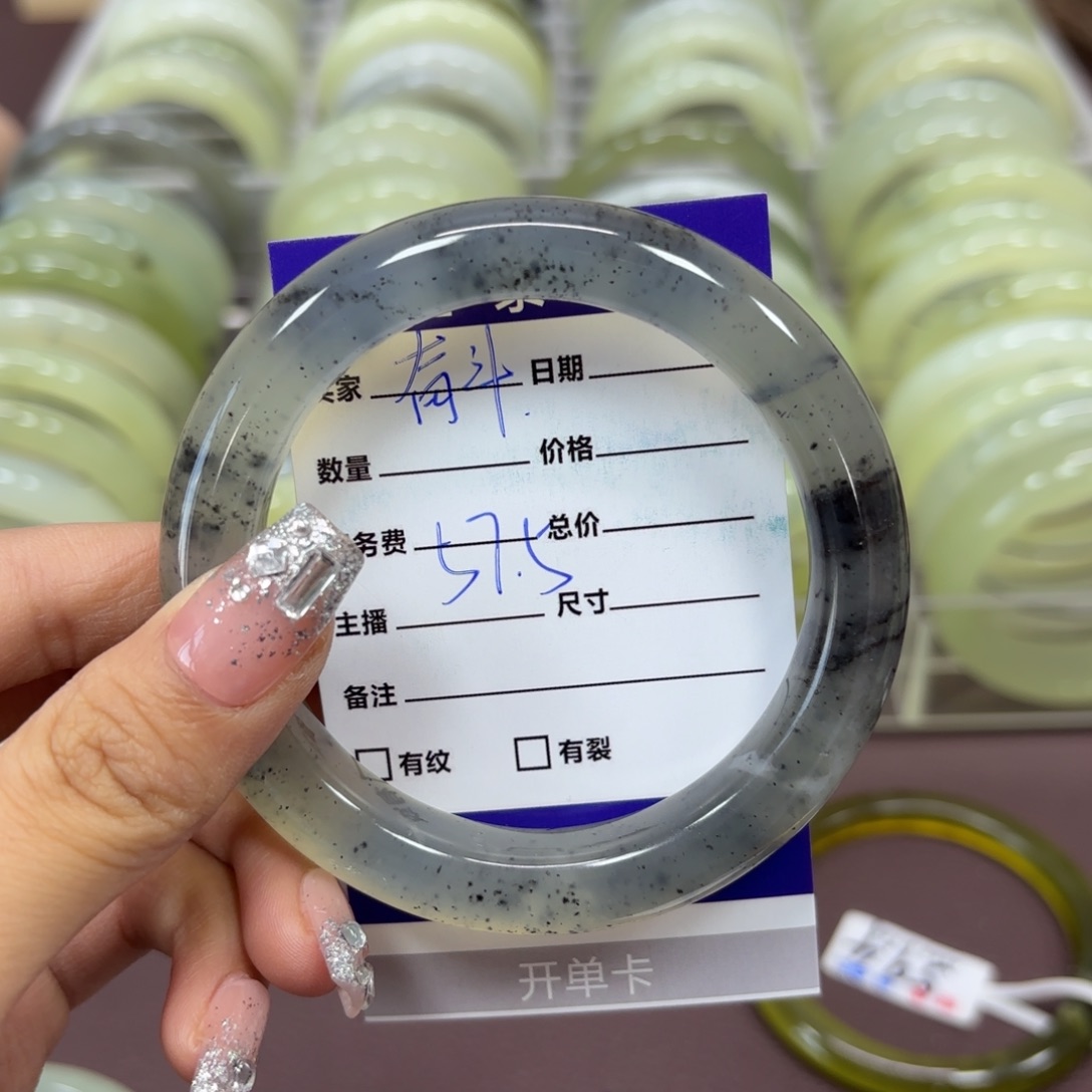 岫玉手镯未镶嵌奋*吧天然岫玉