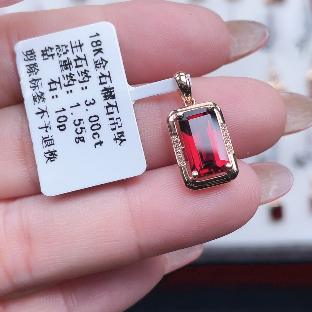 18K金镶嵌石榴石吊坠(不含链)