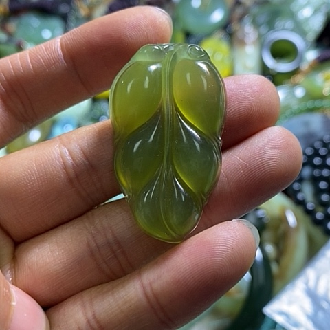 岫玉颈饰未镶嵌一个