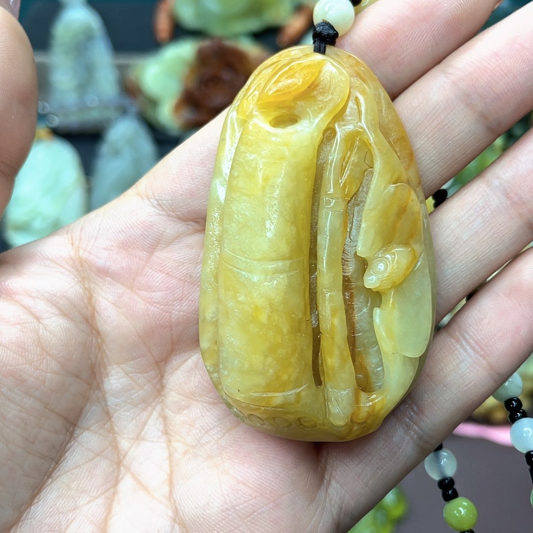 蛇纹石玉挂件未镶嵌