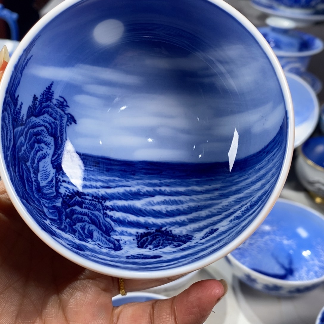 夏***尘青花山水主人杯杯