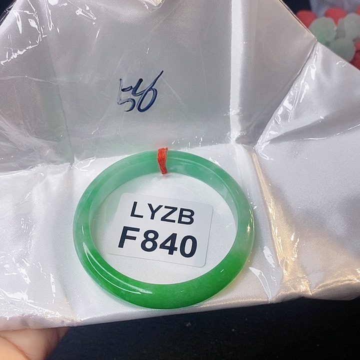 翡翠手镯未镶嵌随*