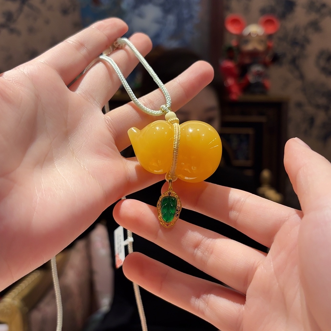 蜜蜡颈饰18K金镶嵌颈饰