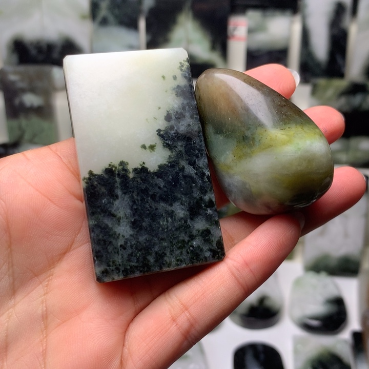 海***月独山玉未镶嵌颈饰