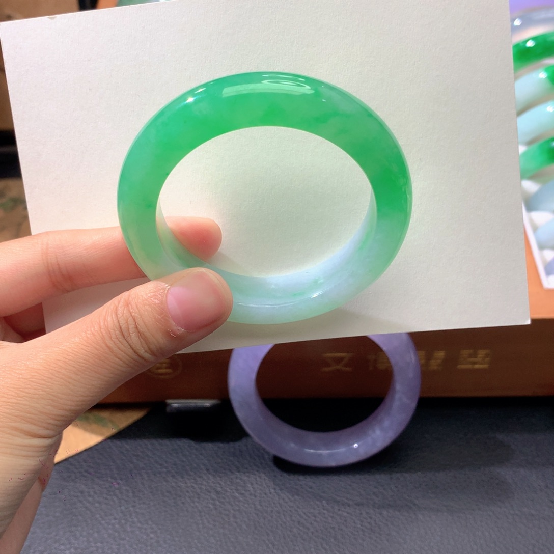 翡翠未镶嵌手镯正圈