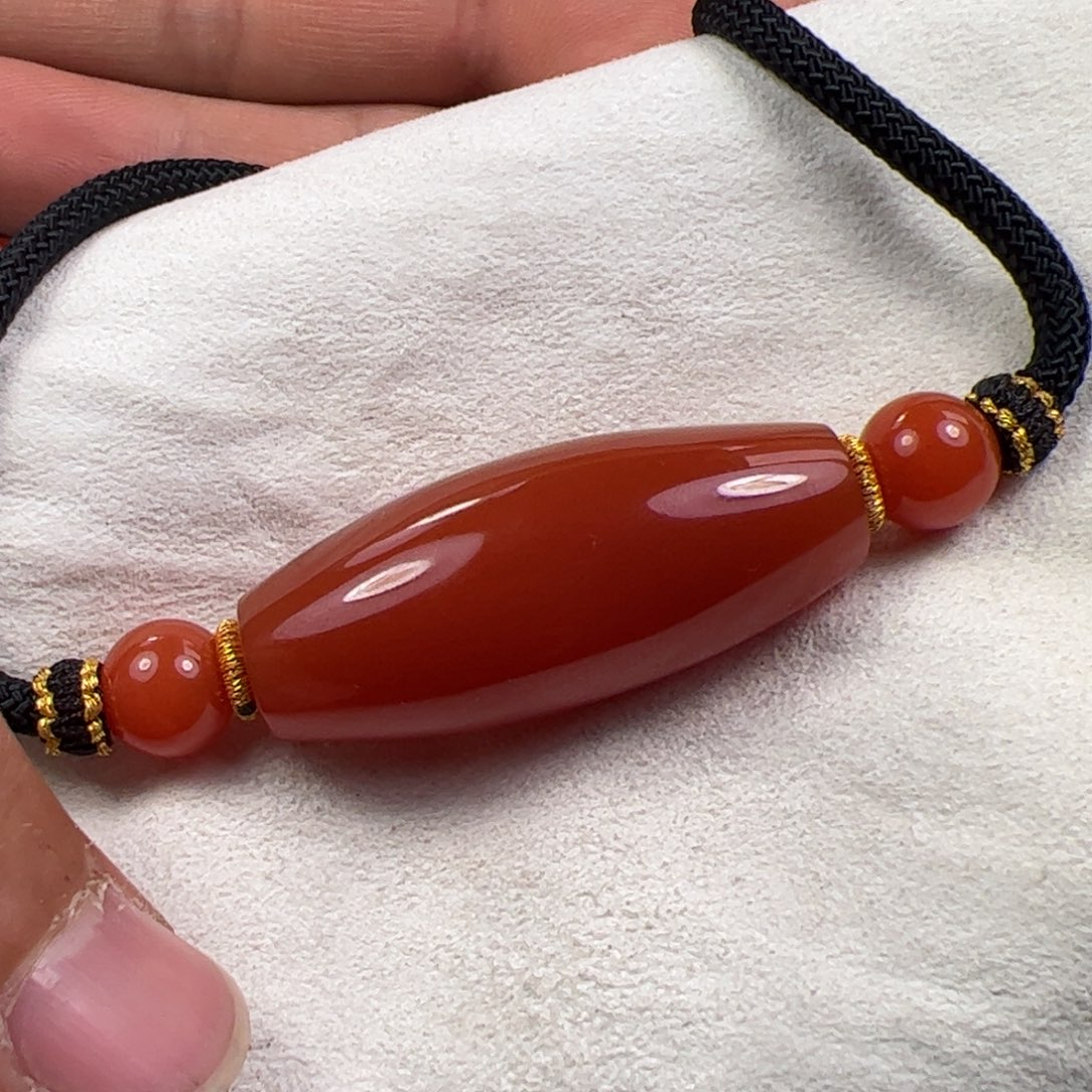 南红玛瑙吊坠未镶嵌