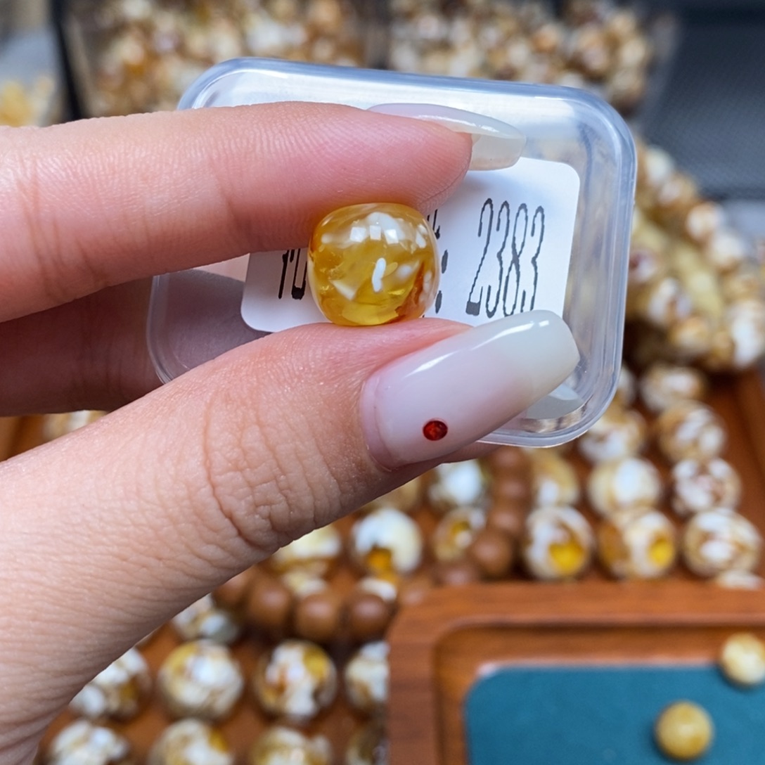 蜜蜡未镶嵌珠宝奇石2383