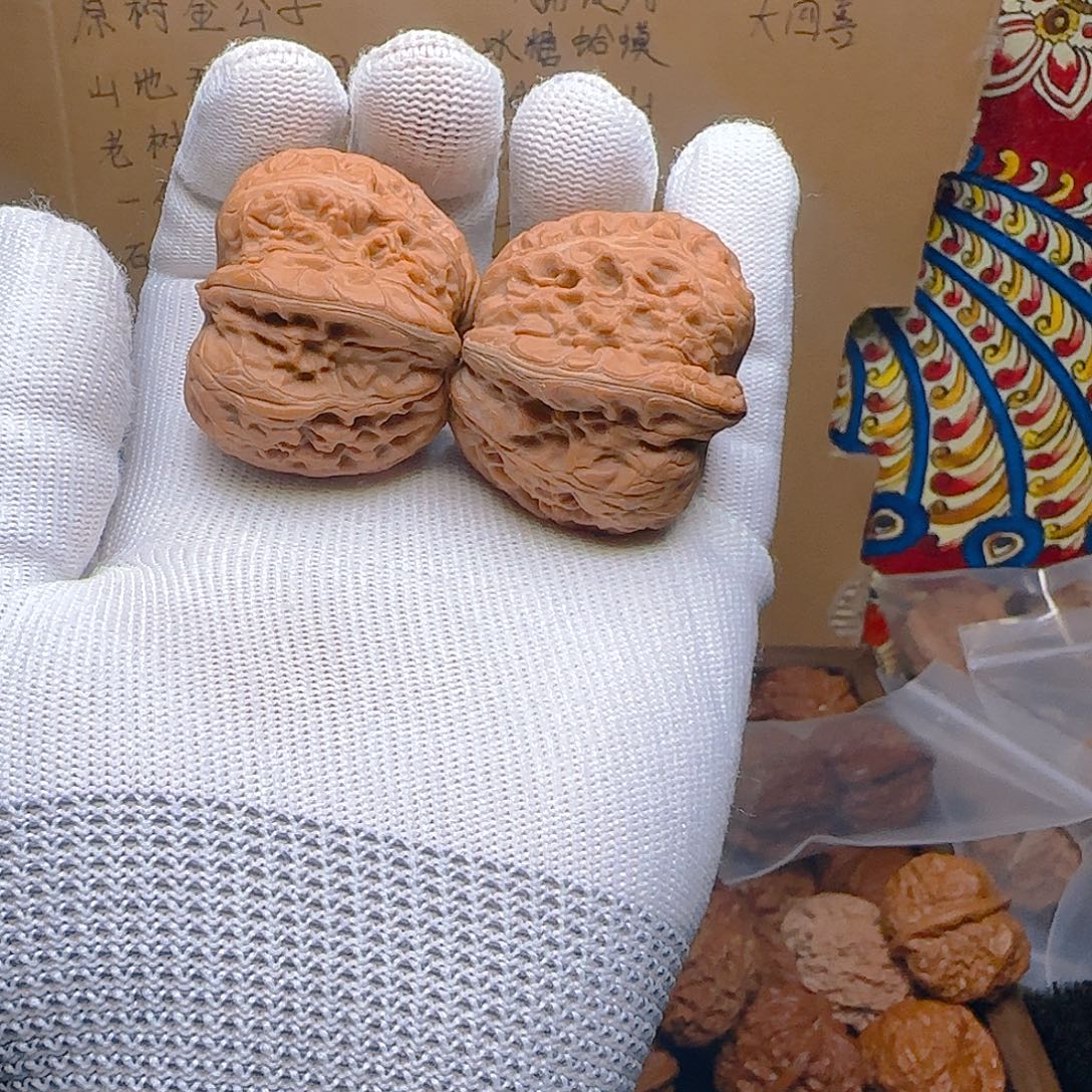 文玩核桃吊坠无药元宝