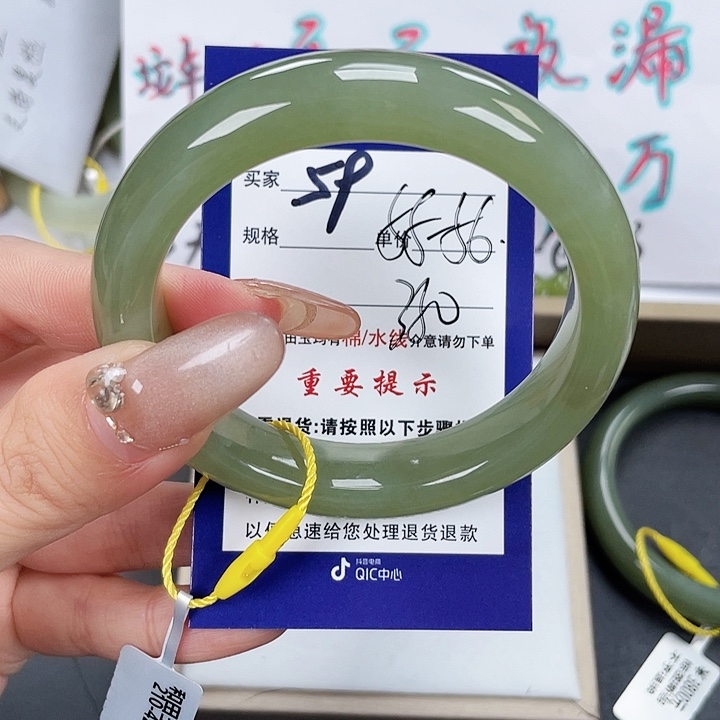 和田玉手镯未镶嵌