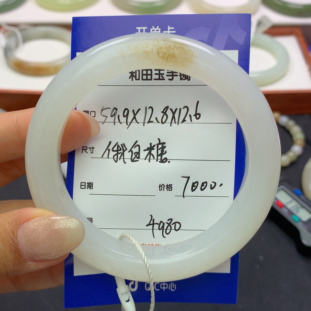 和田玉手镯未镶嵌悦*