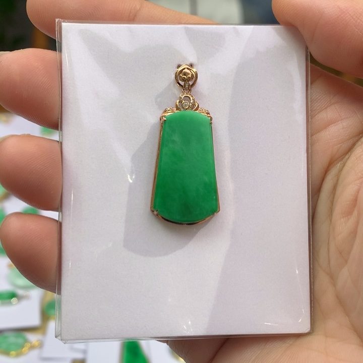 翡翠颈饰18K金镶嵌翡翠翡翠吊坠