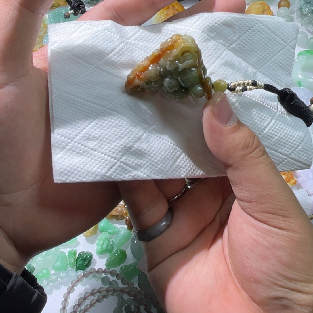 翡翠颈饰未镶嵌天然