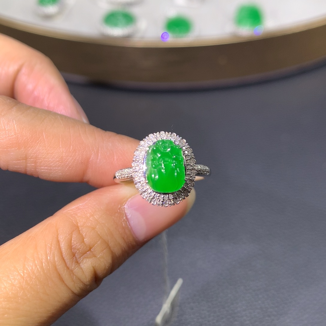 翡翠戒指18K金镶嵌翡翠