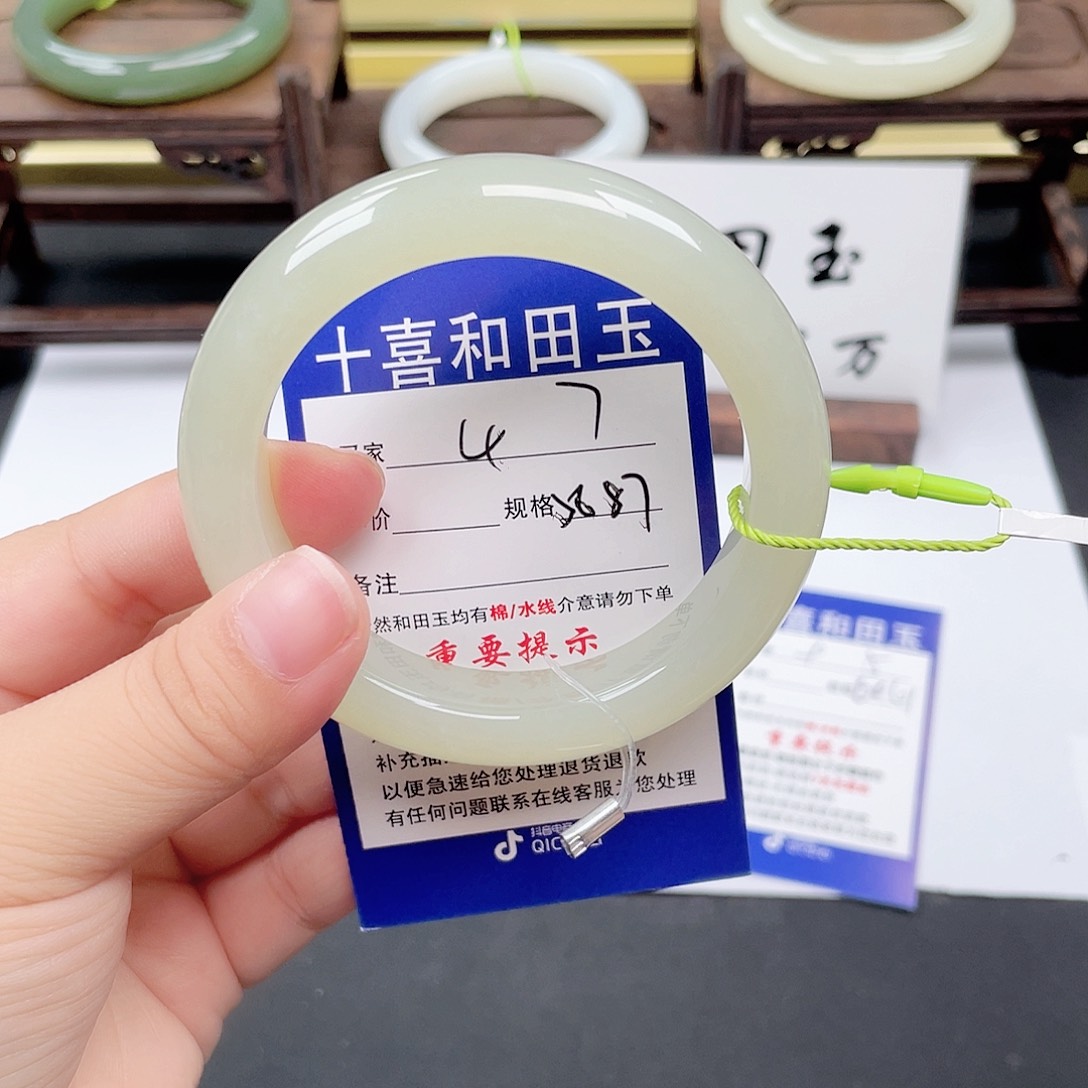 和田玉未镶嵌手镯