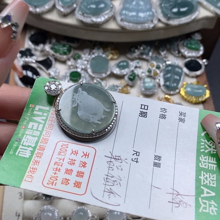 翡翠颈饰未镶嵌翡翠