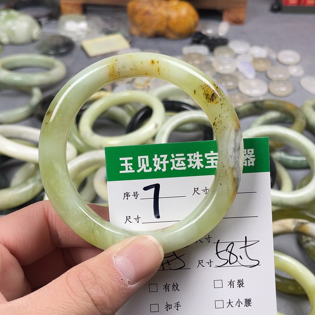 蛇纹石玉手镯未镶嵌