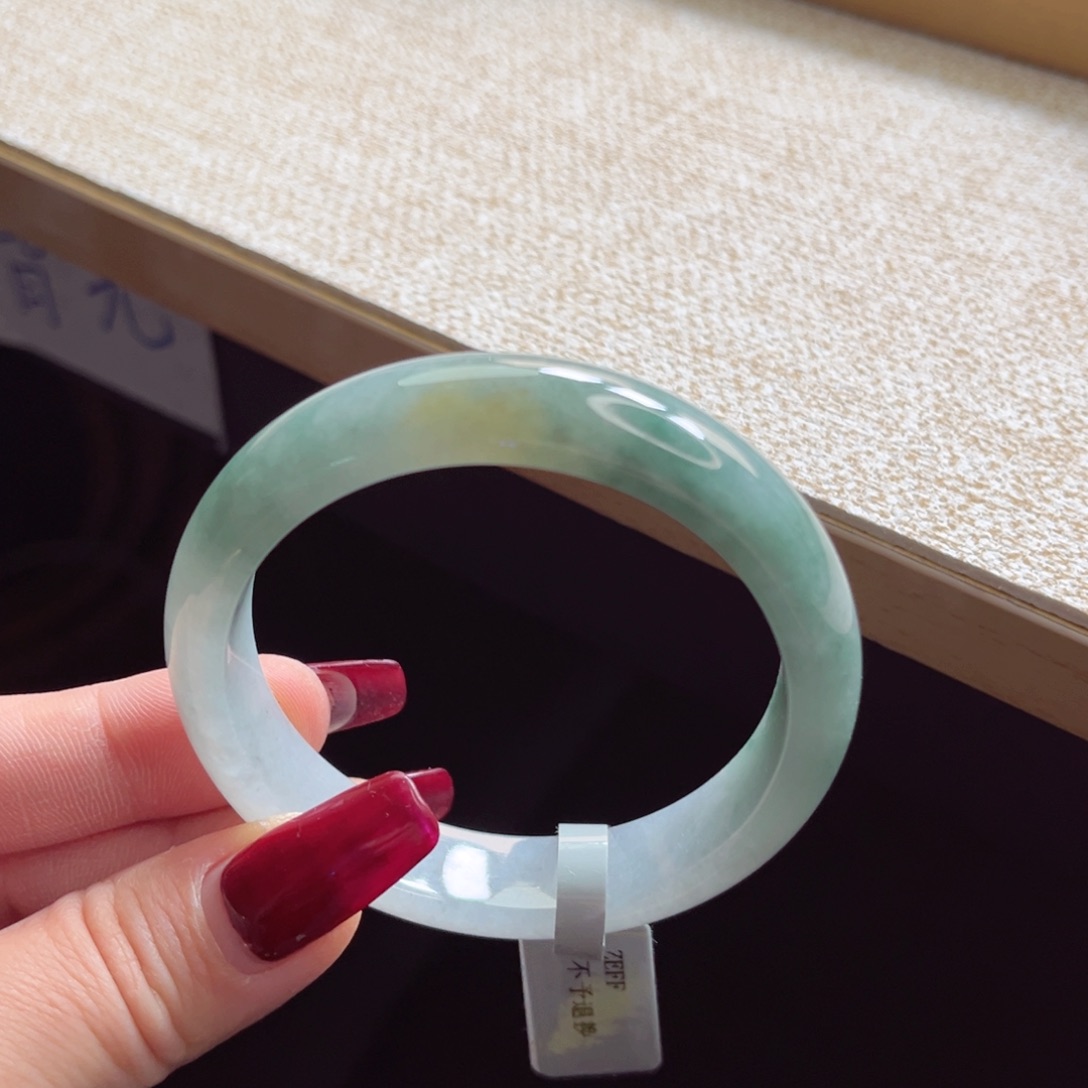 翡翠手镯未镶嵌手镯