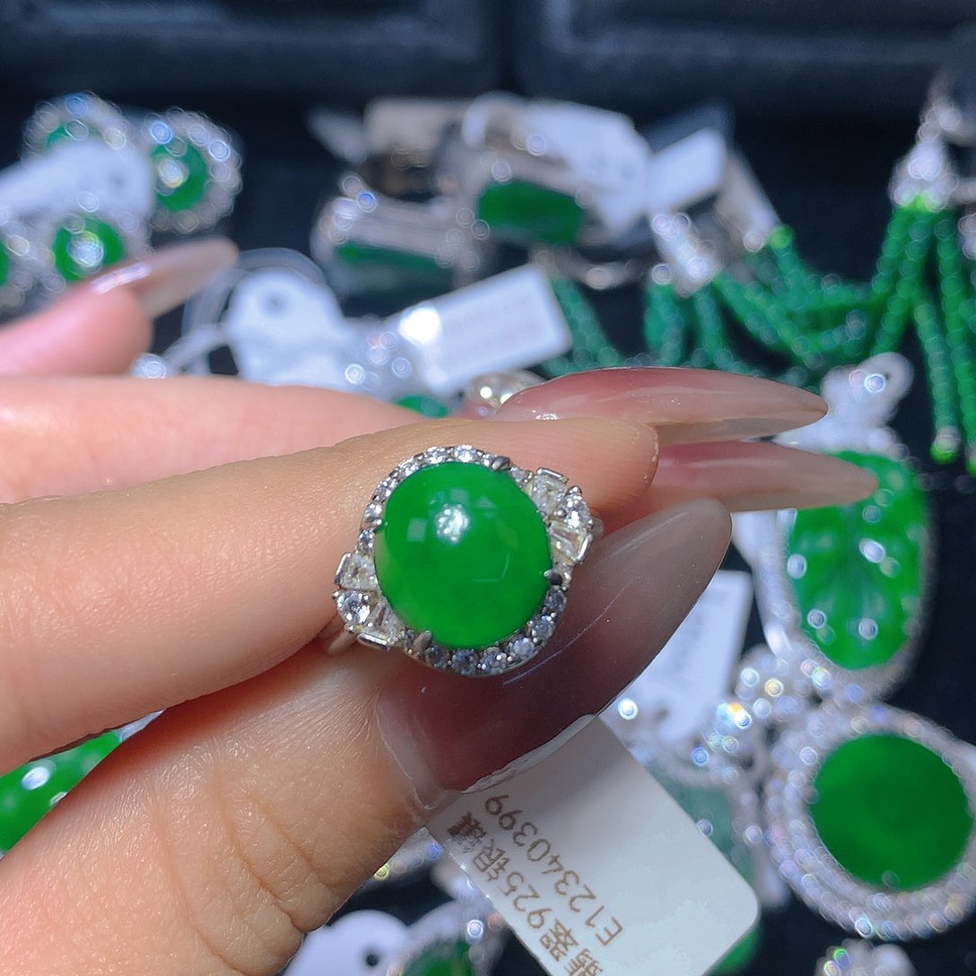 翡翠颈饰银S925镶嵌翡翠