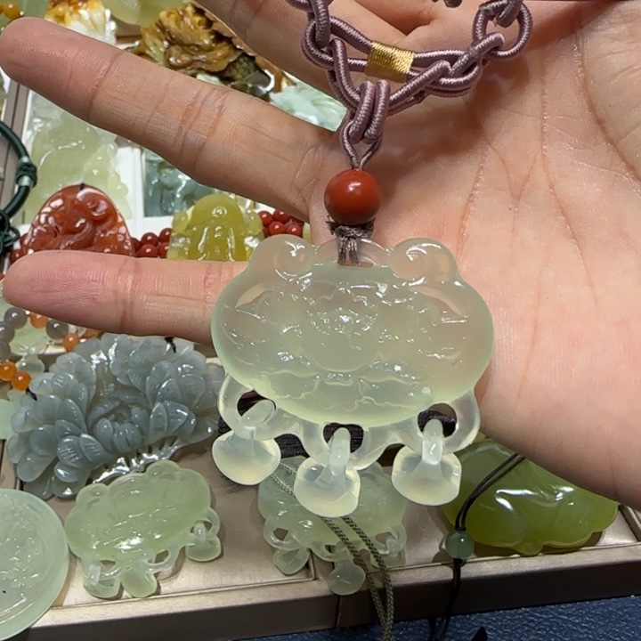 蛇纹石玉吊坠未镶嵌