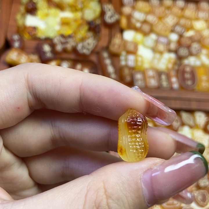 琥珀未镶嵌珠宝奇石花生