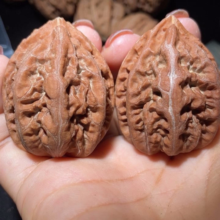 文玩核桃把件东北楸子小雪150瑕疵
