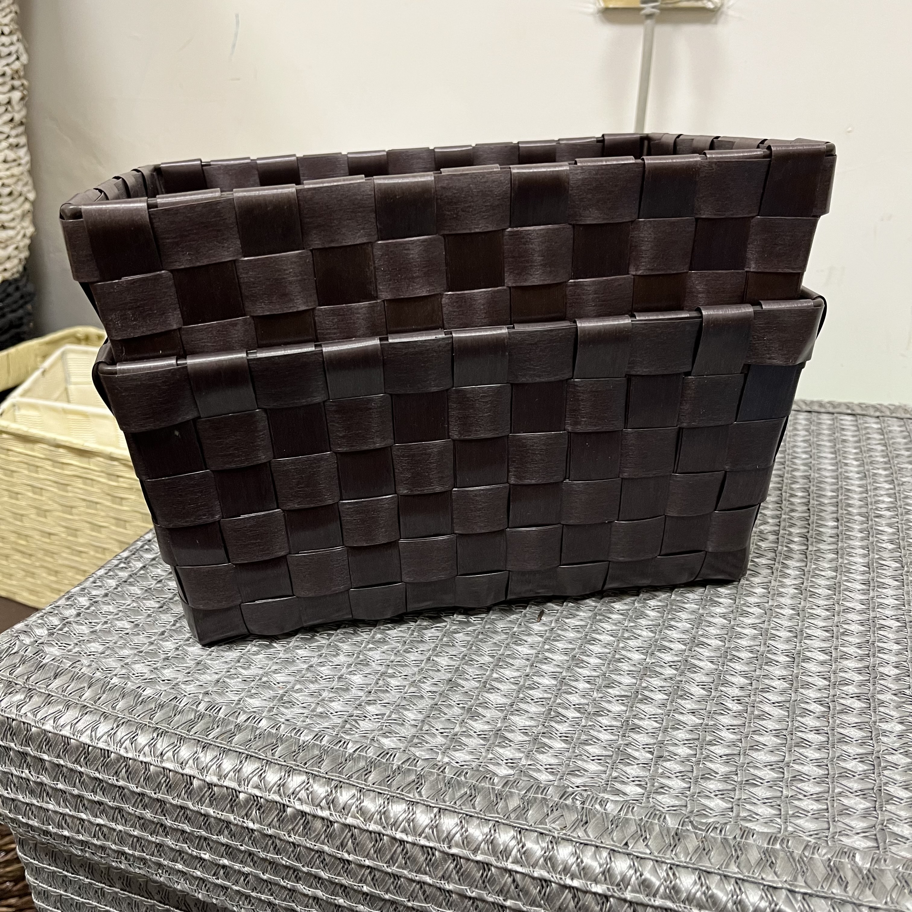 1381号拍一发二PVC编制收纳筐26*19*12（有瑕疵介意勿拍）